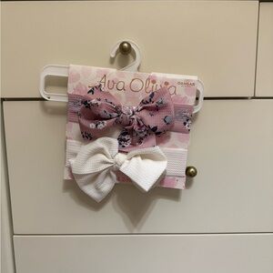Pink and White Bow Set